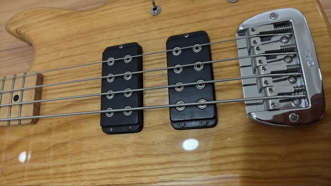 G&L L-2000 Tribute Series エレキベース