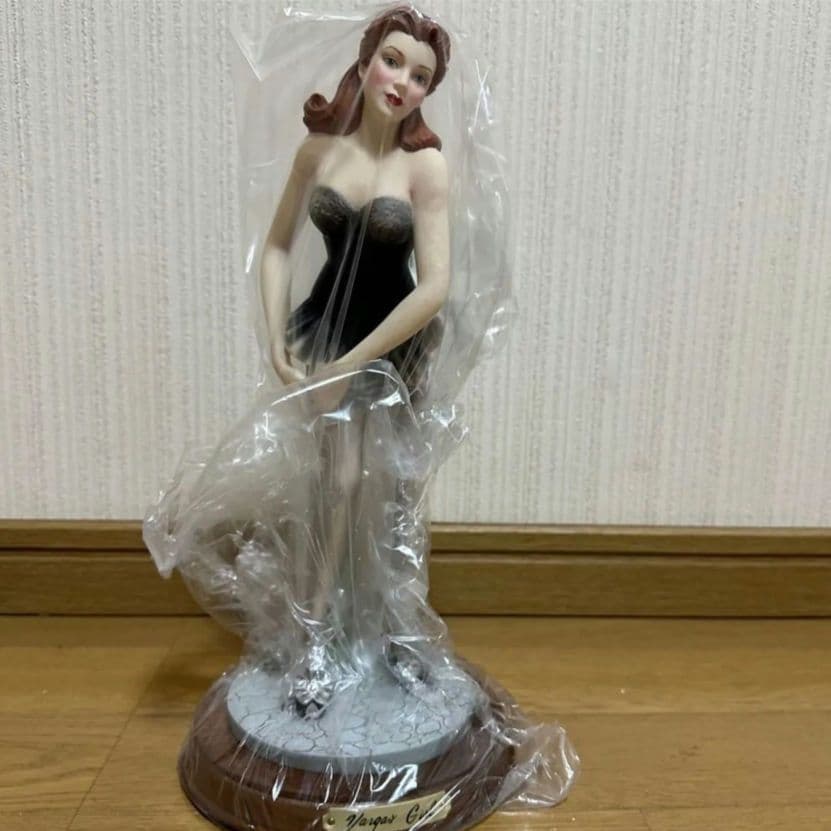 ヴァーガス・ガール　フィギュア3体