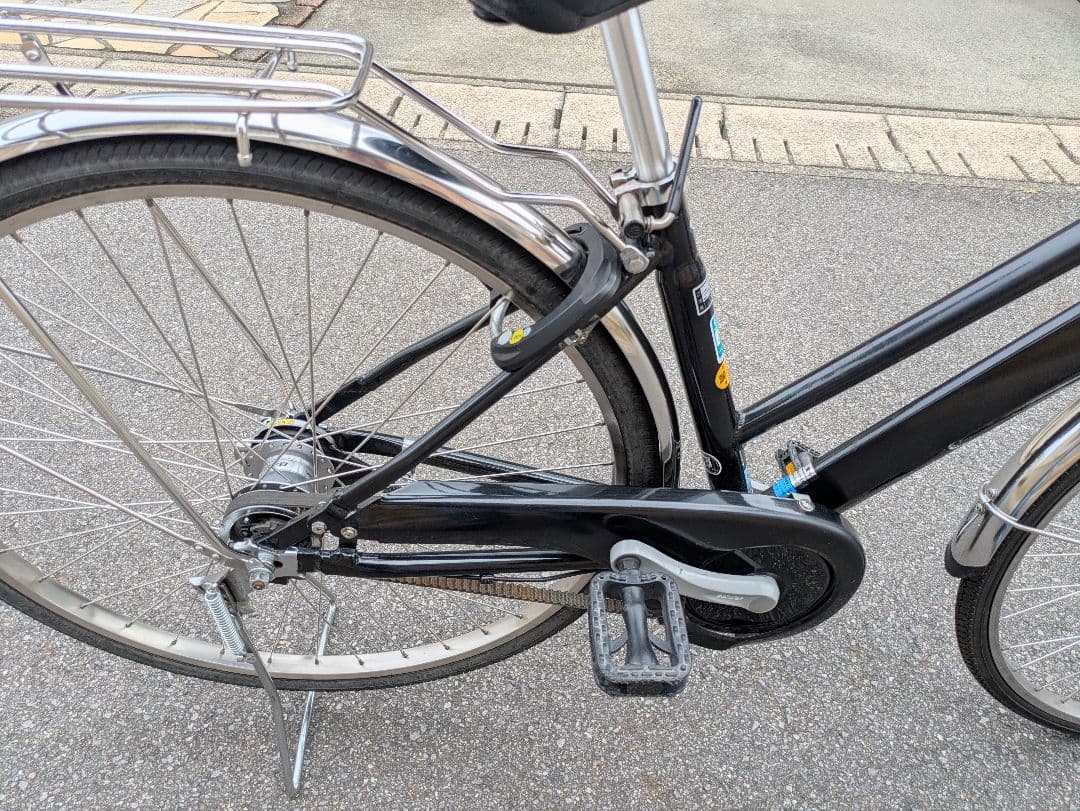 シティタイプ27インチ自転車ベルト式オートライト付ブラック美品、取説、カギ2本付