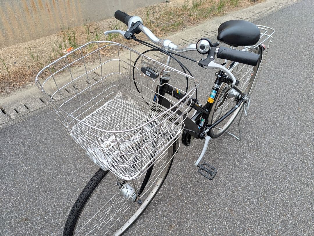 シティタイプ27インチ自転車ベルト式オートライト付ブラック美品、取説、カギ2本付