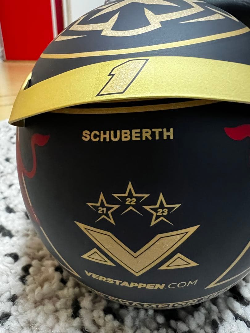 美品 1/2 マックス・フェルスタッペン 2023 Wチャンピオン ヘルメット