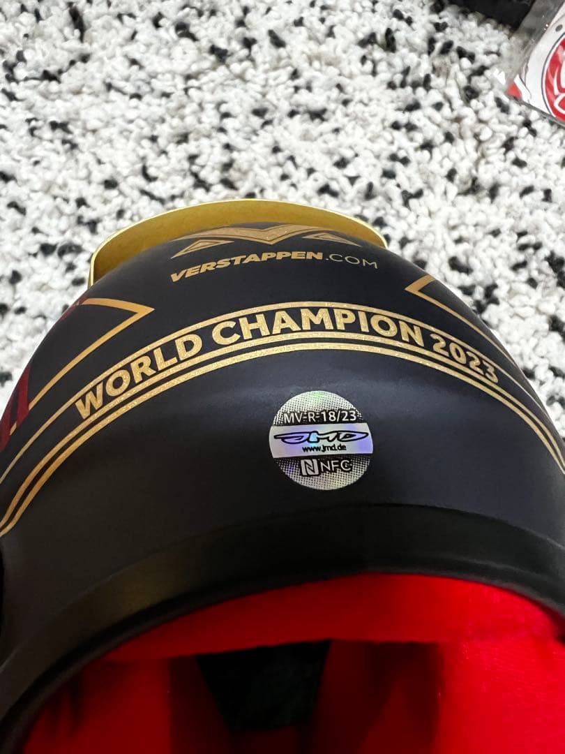 美品 1/2 マックス・フェルスタッペン 2023 Wチャンピオン ヘルメット