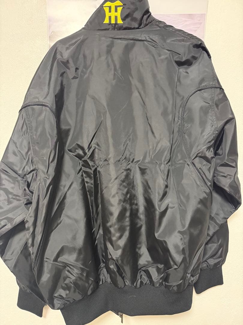 阪神タイガース DESCENTE 虎刺繍ジャケット 黒 新品 未使用