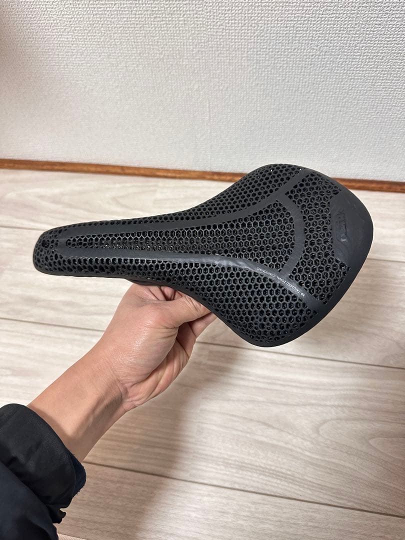 Fizik Vento Antares R1 Adaptive3Dサドルカーボン