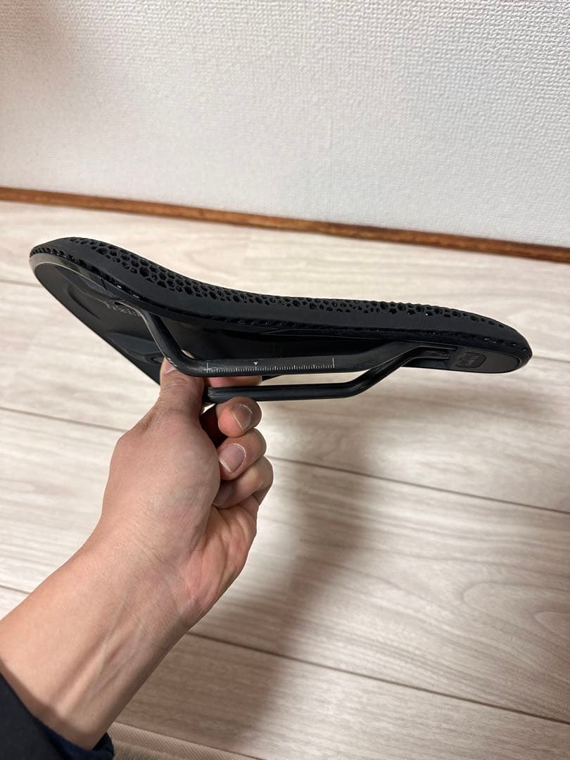 Fizik Vento Antares R1 Adaptive3Dサドルカーボン