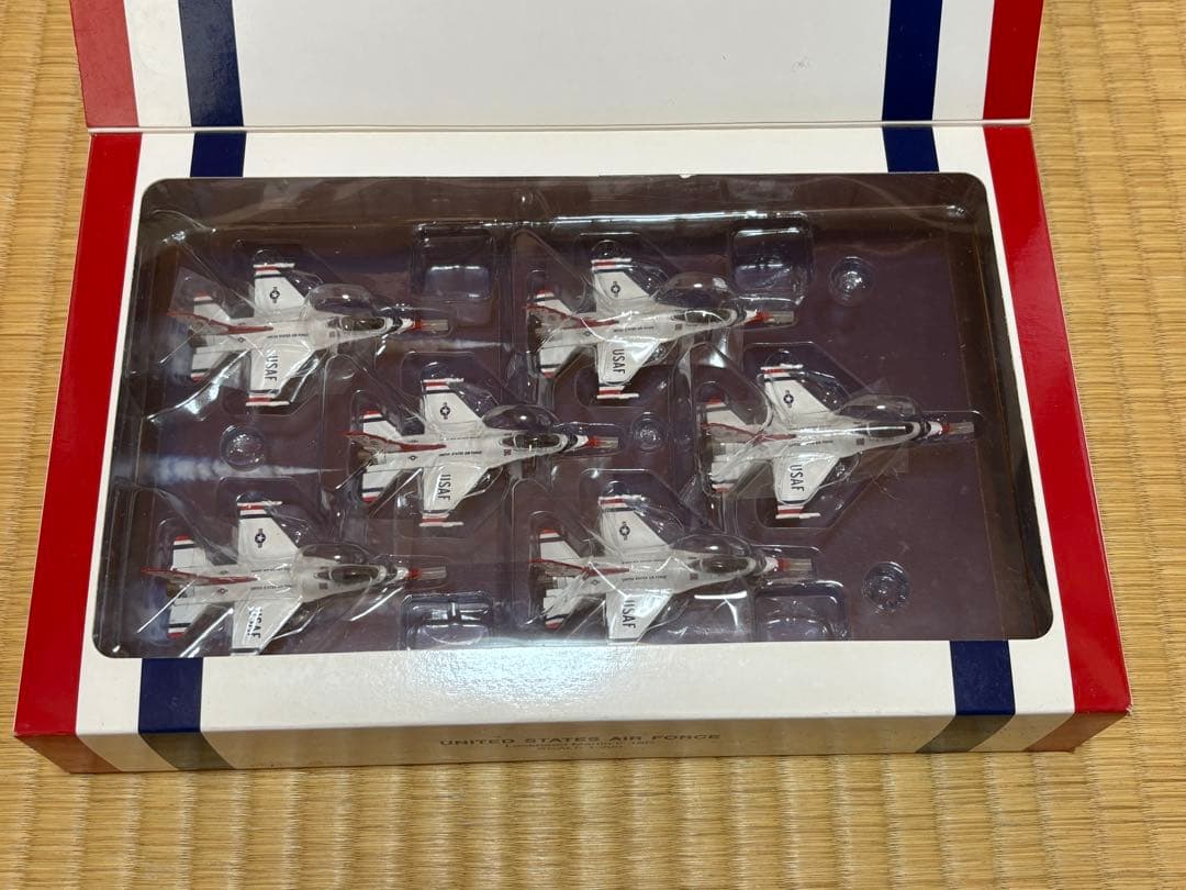 2009年 サンダーバーズ F-16 6機セット　1:200スケール