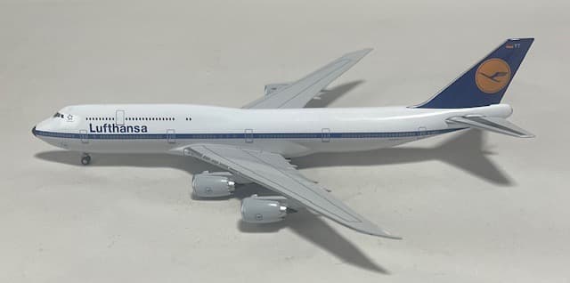 航空機・ヘリコプター Lufthansa B747-8i D-ABYT Retro