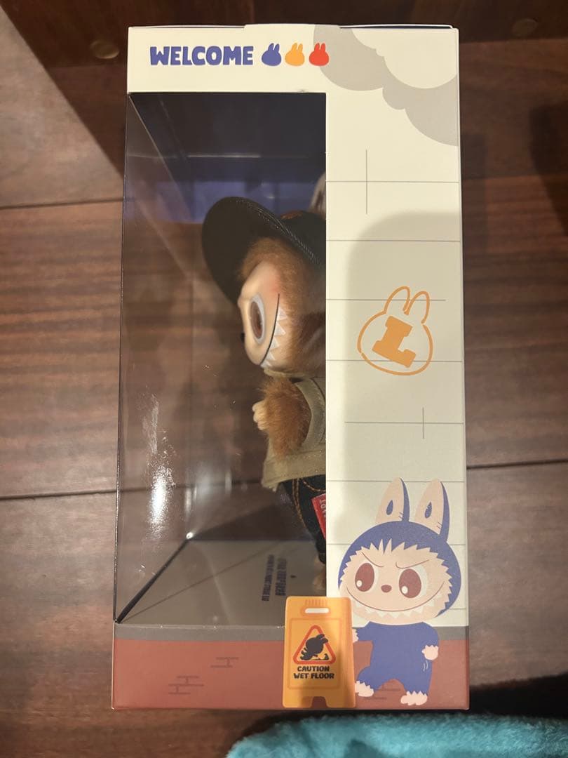 【完全正規品】POP MARTワッキーマート　店員ラブブ