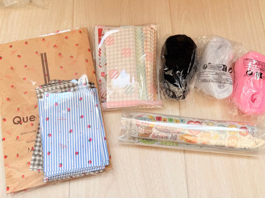 コラージュ素材　パーツ　ビーズ　大容量　処分