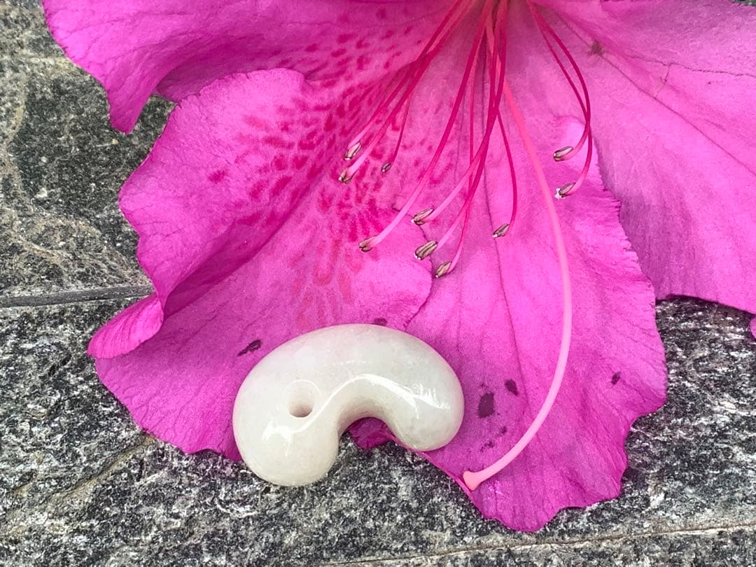 ✳極上材料使用‼️ 氷*糸魚川翡翠勾玉　神様と通じる縁起物お守り　鑑別書取得極上品