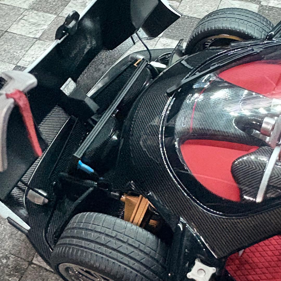 1/18 Almost Real パガーニ ゾンダ F 2005