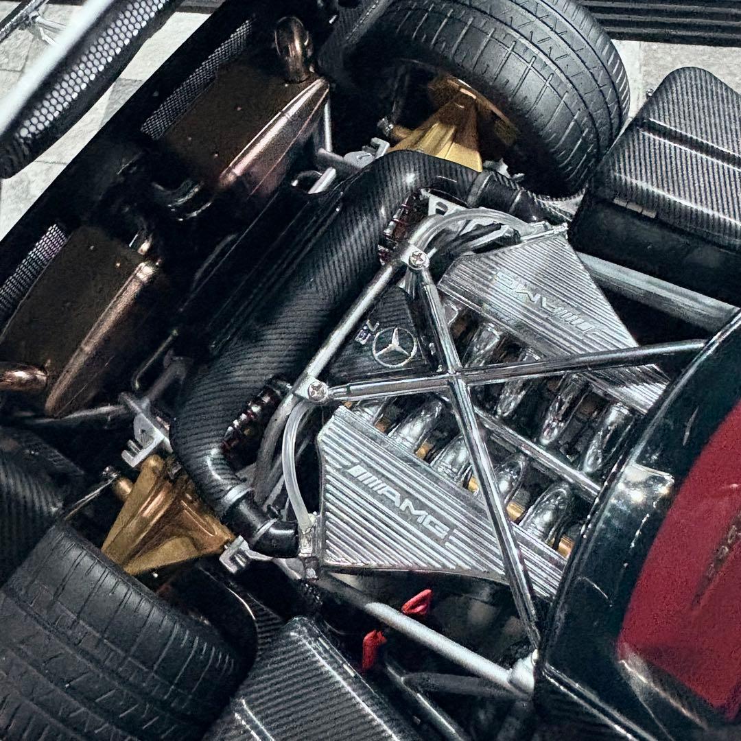 1/18 Almost Real パガーニ ゾンダ F 2005