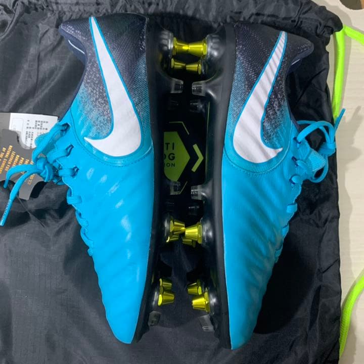 ナイキ ティエンポレジェンド 7 SG ACC 25.0cm 水色