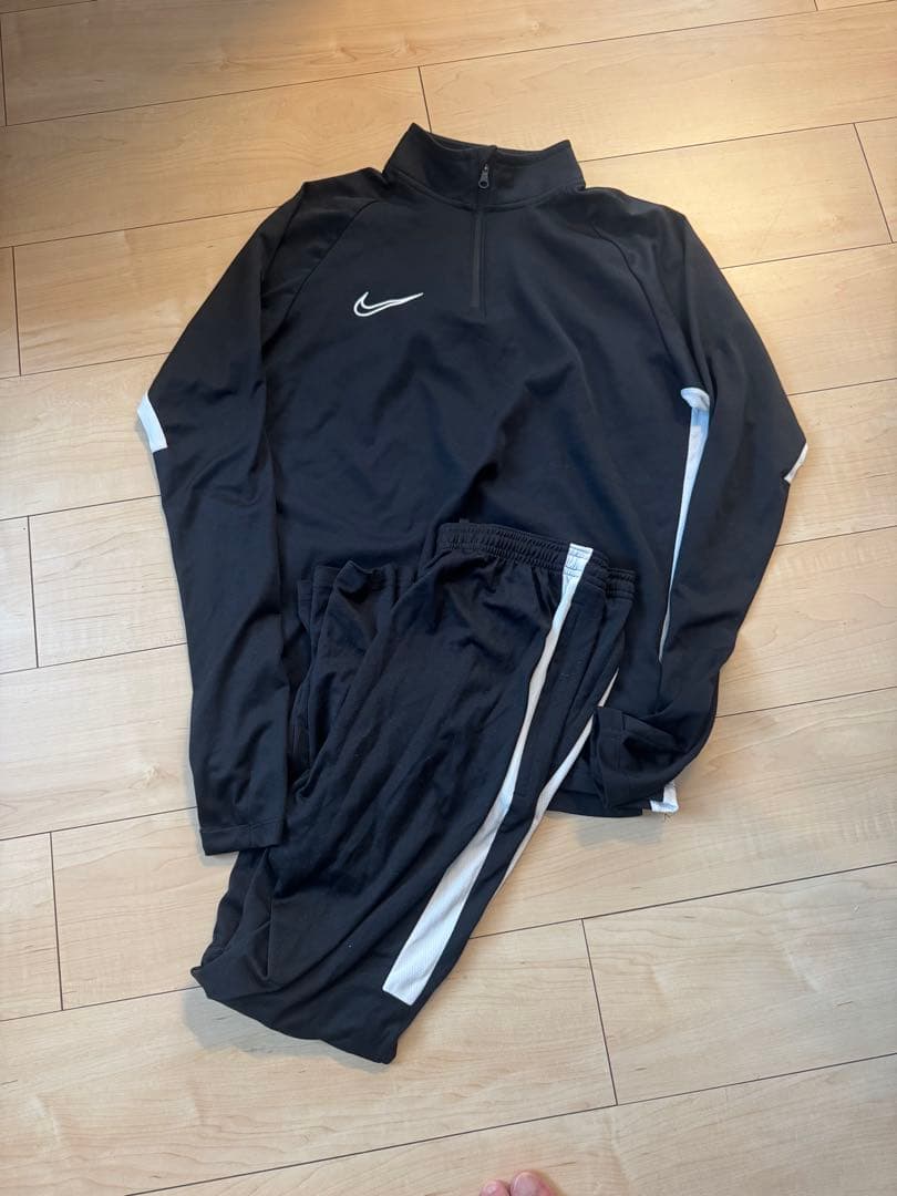 限定値下！早い者勝ちNIKE5点セット　サッカー　ウェア　上下セット2点➕下1枚