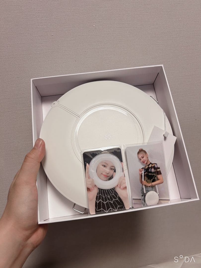 アイドル ITZY OFFICIAL LIGHT RING&LIGHT RING CASE