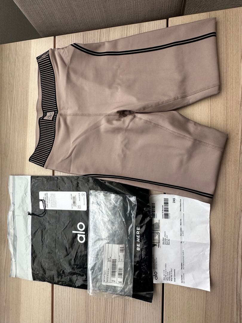 alo Yoga アロ ヨガ ピラティス レギンス ベージュ エアリフト