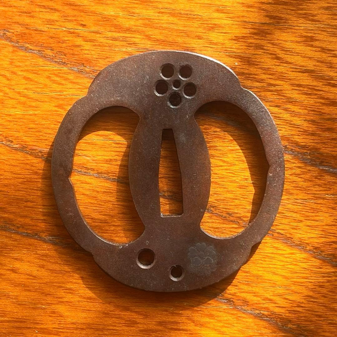 〈時代物〉鍔 刀装具 金象嵌 梅貫桜象嵌図