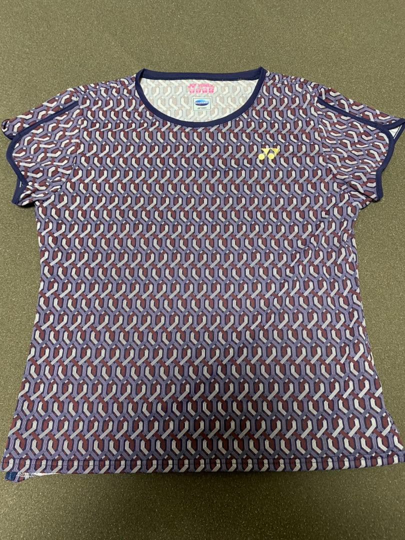 ヨネックスレディーステニスウェア　上下セットＬサイズ