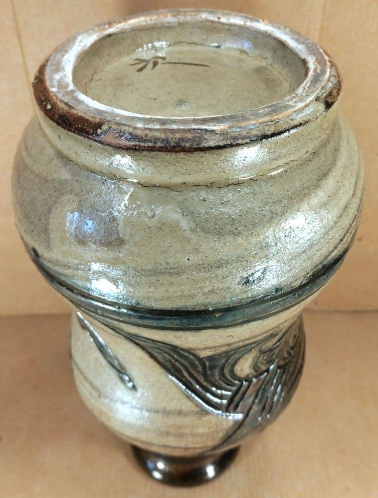 【本物保証】金城次郎 壷屋焼嘉瓶 共箱 栞 人間国宝 笑魚海老紋嘉瓶は激烈希少品