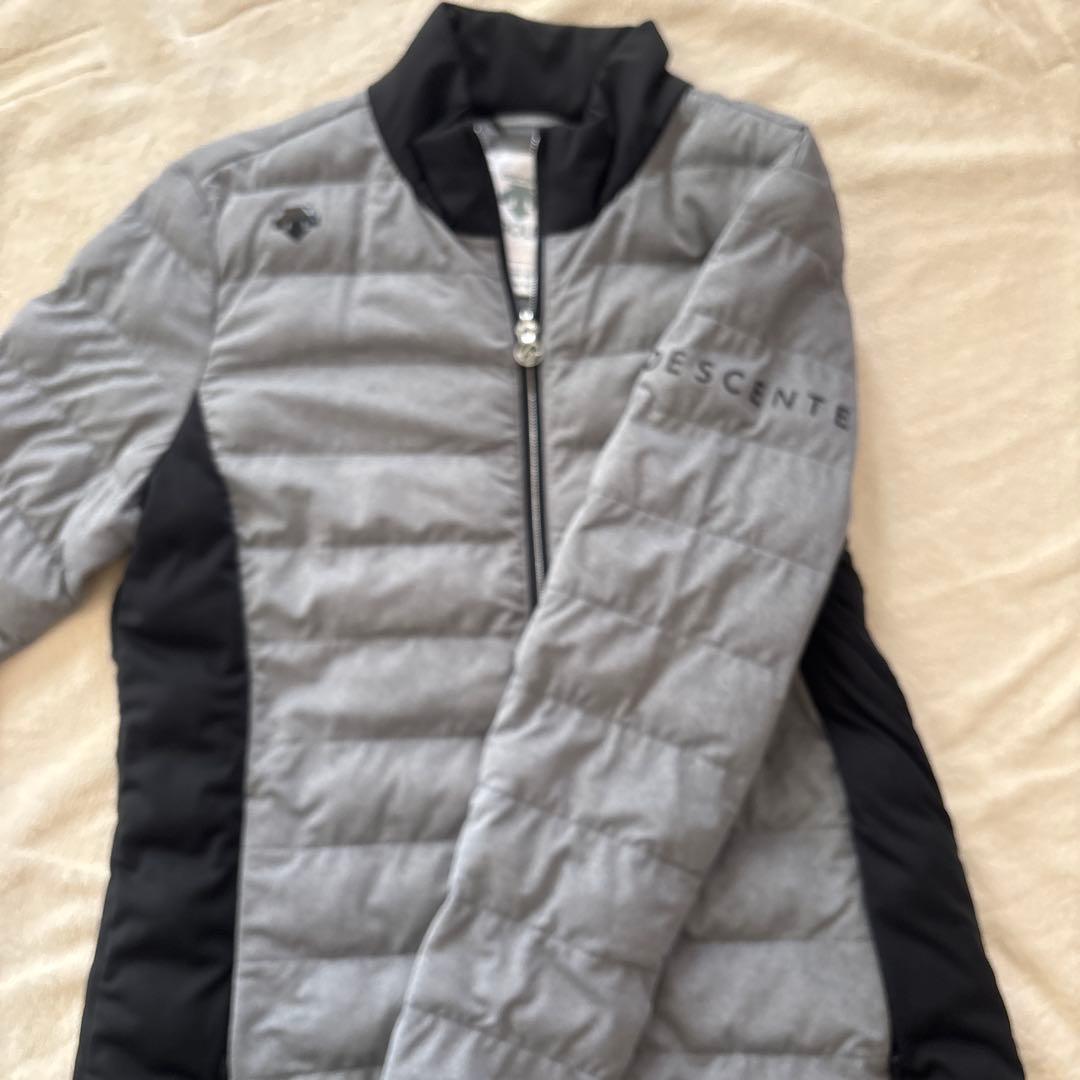 デサントゴルフ　薄ダウンジャケット