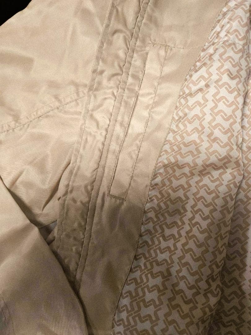 【新品未使用】J.LINDEBERG ベージュGOLDカラー ジャケット（XL)