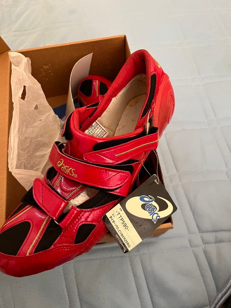 アシックス　サイバーゼロ　レッド　28.5 未使用　タグ付き　超希少　箱付き