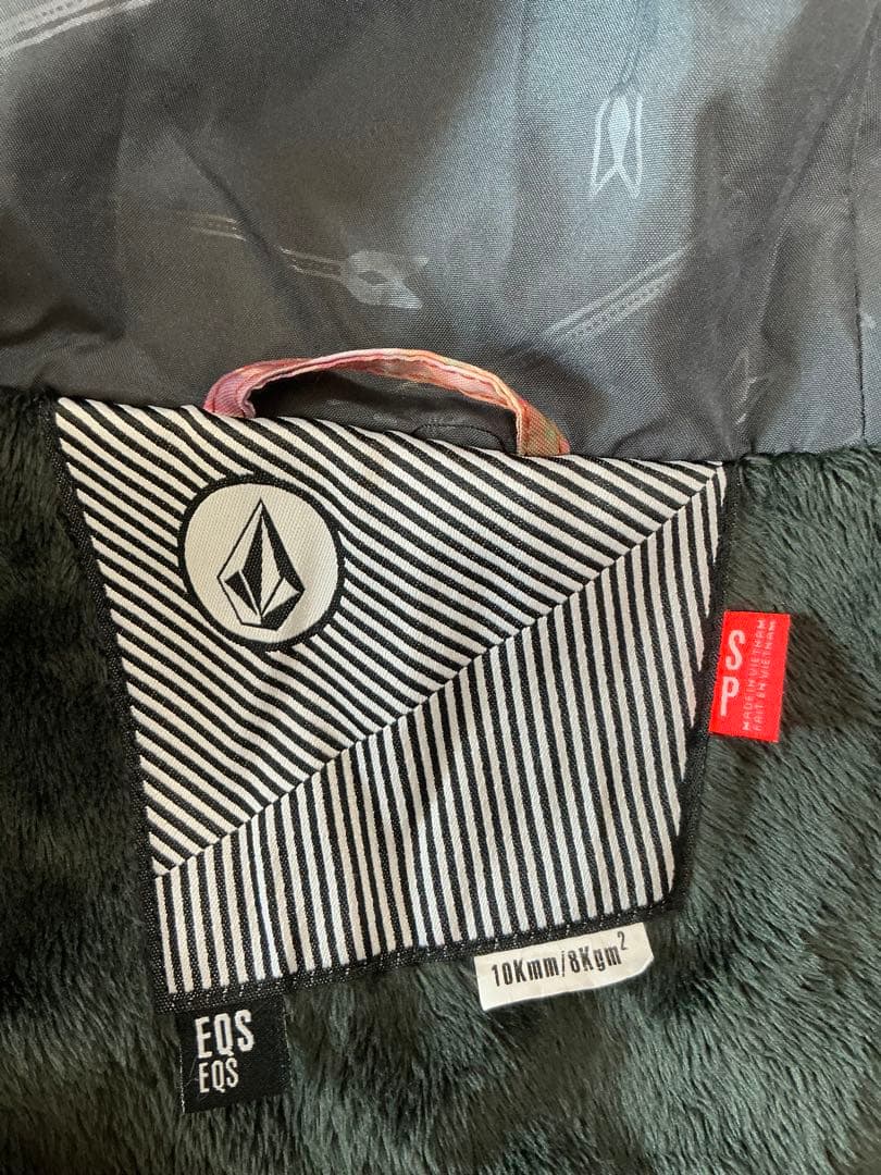 【美品】✨VOLCOM　スノーボードウェア　ジャケット　花柄　レディース　S