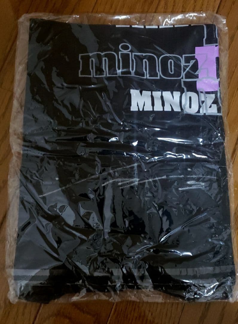 イ・ミンホ　MINOZ　直筆サイン入り　Tシャツ