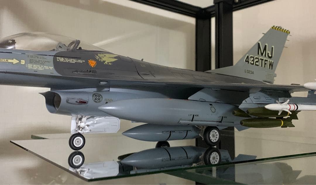航空機・ヘリコプター F-16A PLUS/C 1/32