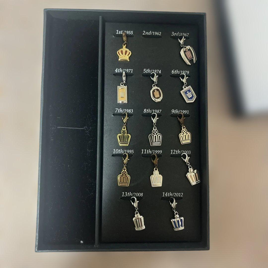 クラウン　ペンチャーム　バッヂ