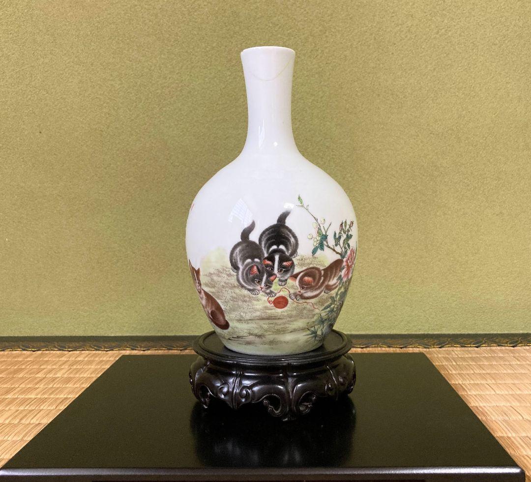 中国粉彩花瓶 「雍正年製」●華やかな粉彩絵付け 高さ19cm 紫壇花台付属●