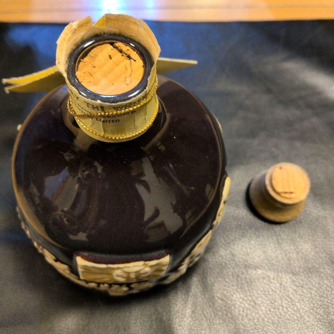 サントリーザウイスキー有田焼ボトル木箱入り