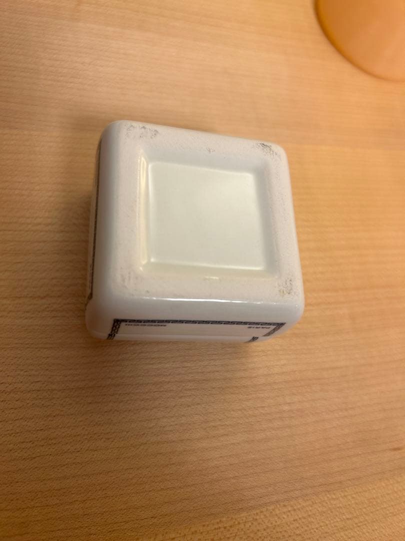 陶器製小物入れ【未使用】ビュリーのフレグランス用ストーン入り