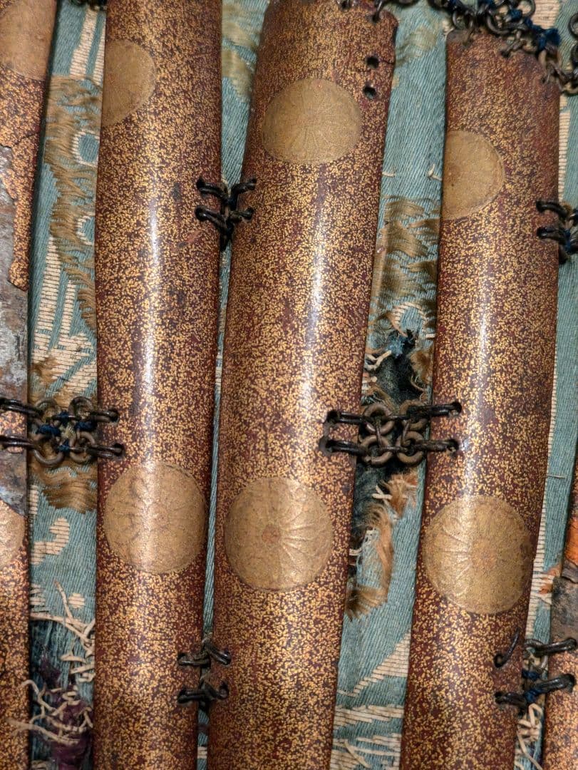 桃山から江戸初期 家紋 鉄製籠手 甲冑 面頬 前立て 武将 鎧 兜 武具 骨董