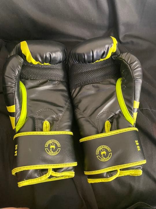 ベノム ファイティンググローブ