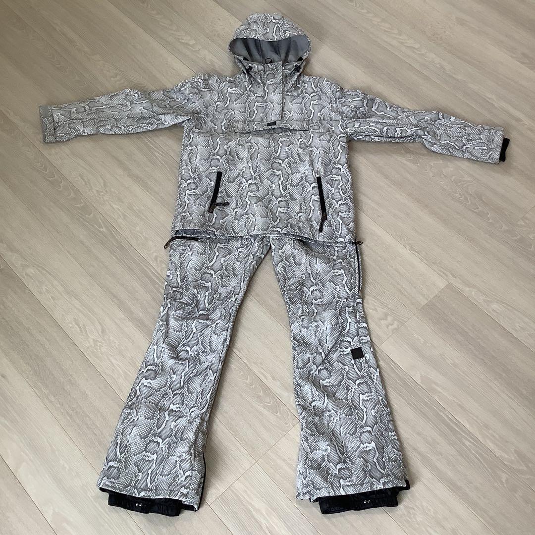063DCレディーススノーボードウェアーLジャケット　ビブパン　セットアップ