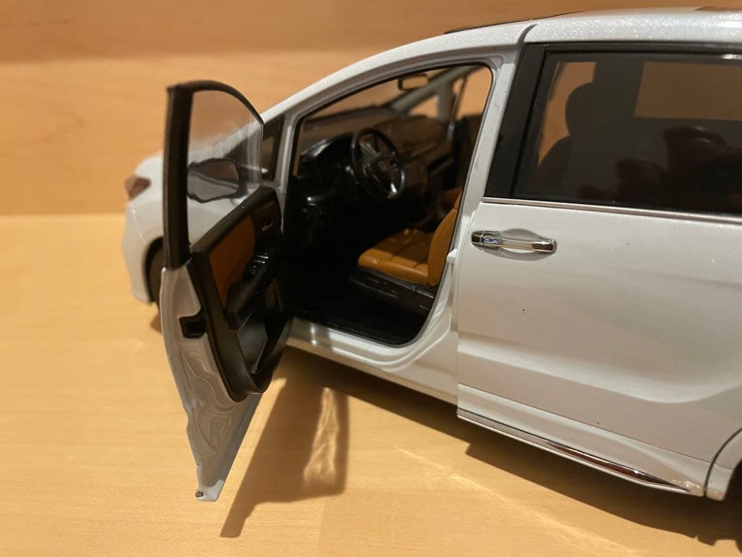 ホンダ ODYSSEY 1/18スケールモデル