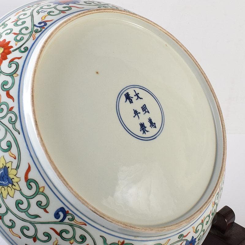 中国　大明萬暦年製　五彩花文　大皿　飾り皿　直径約39㎝　V　R7817C