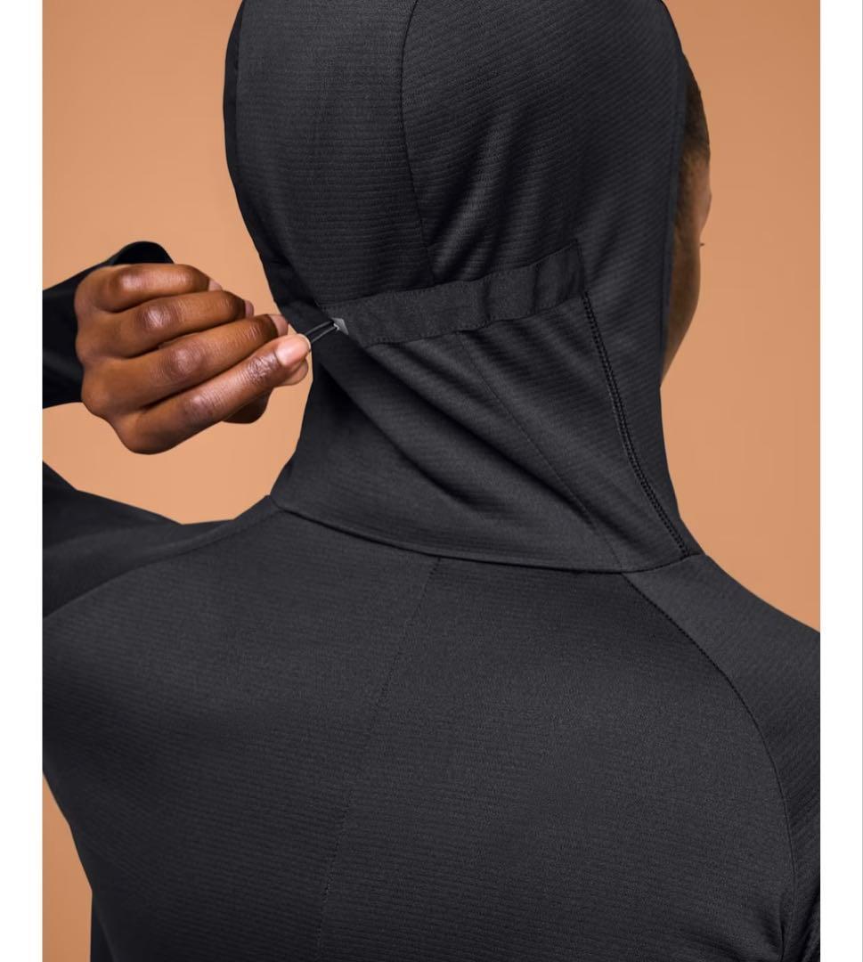 on Climate Zip Hoodie オン　クライメイトフーディブラック