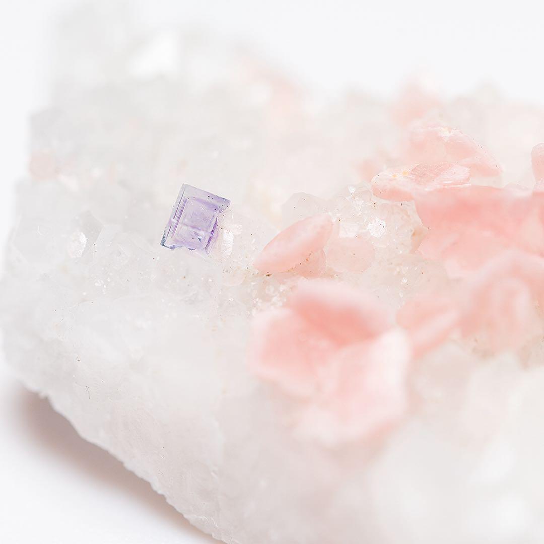 中国 ロードクロサイト フローライト 天然石 原石 鉱物標本 鉱石 蛍石 734