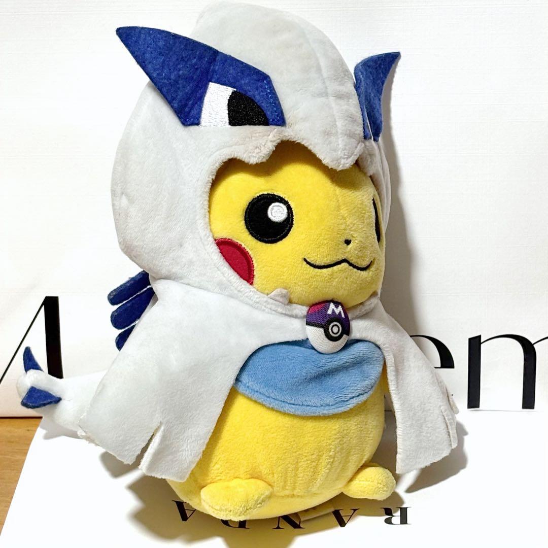 ルギアのポンチョを着たピカチュウ ポケモンセンター ピカチュウ ぬいぐるみ