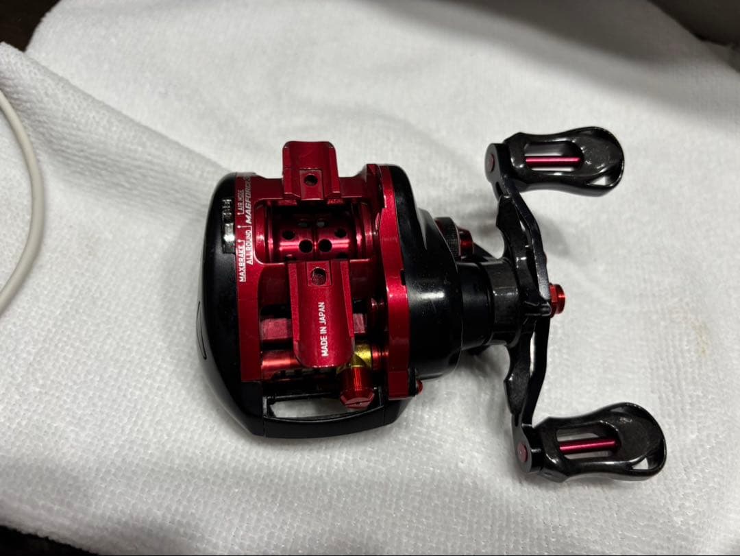 ダイワ ベイトリール 黒赤 T3AIR 6.8R-TW