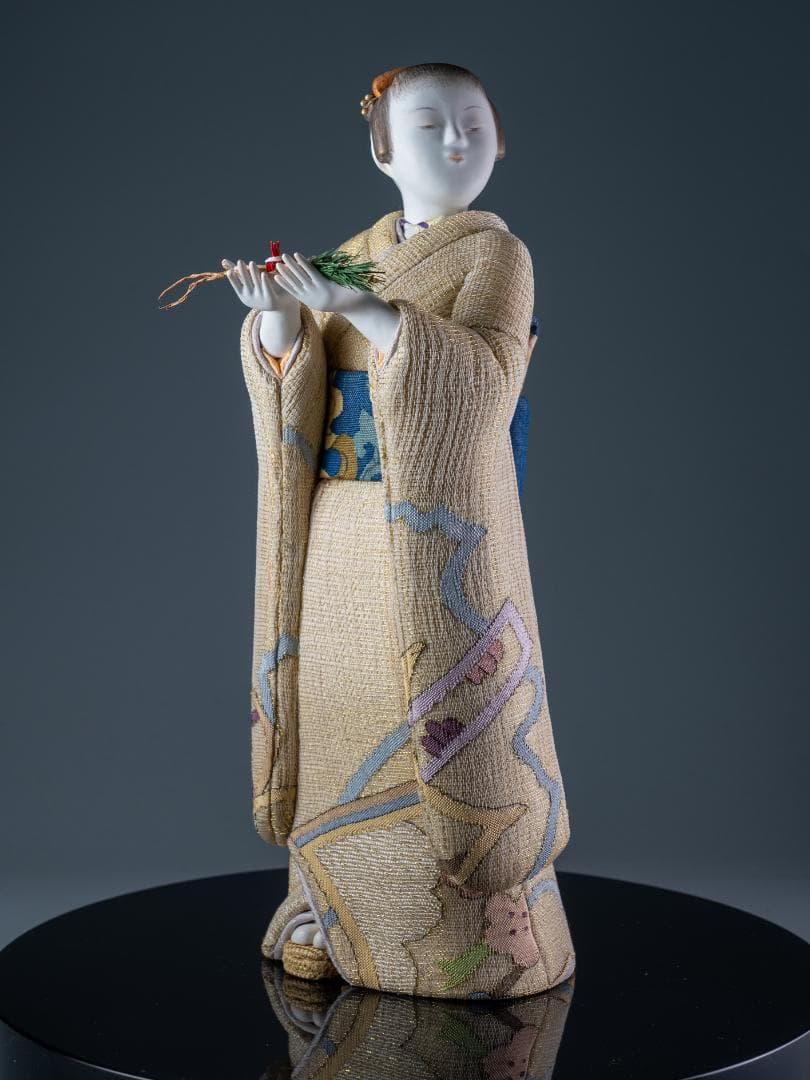 日本工芸会正会員 雨宮弘子作 嵌込人形『佳日』台共箱付 図録掲載品