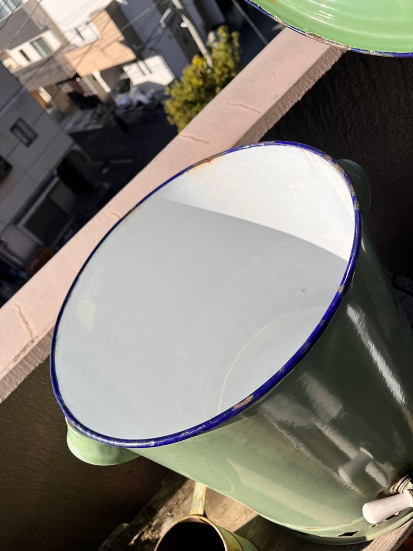 昭和レトロ　蛇口が可愛いシャビーなタンク　水やり用に