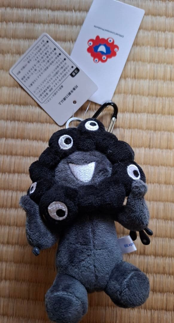 大阪関西万博　ミャクミャク　カラビナ付マスコット　黒　桜　カラビナ付PEZ　新品