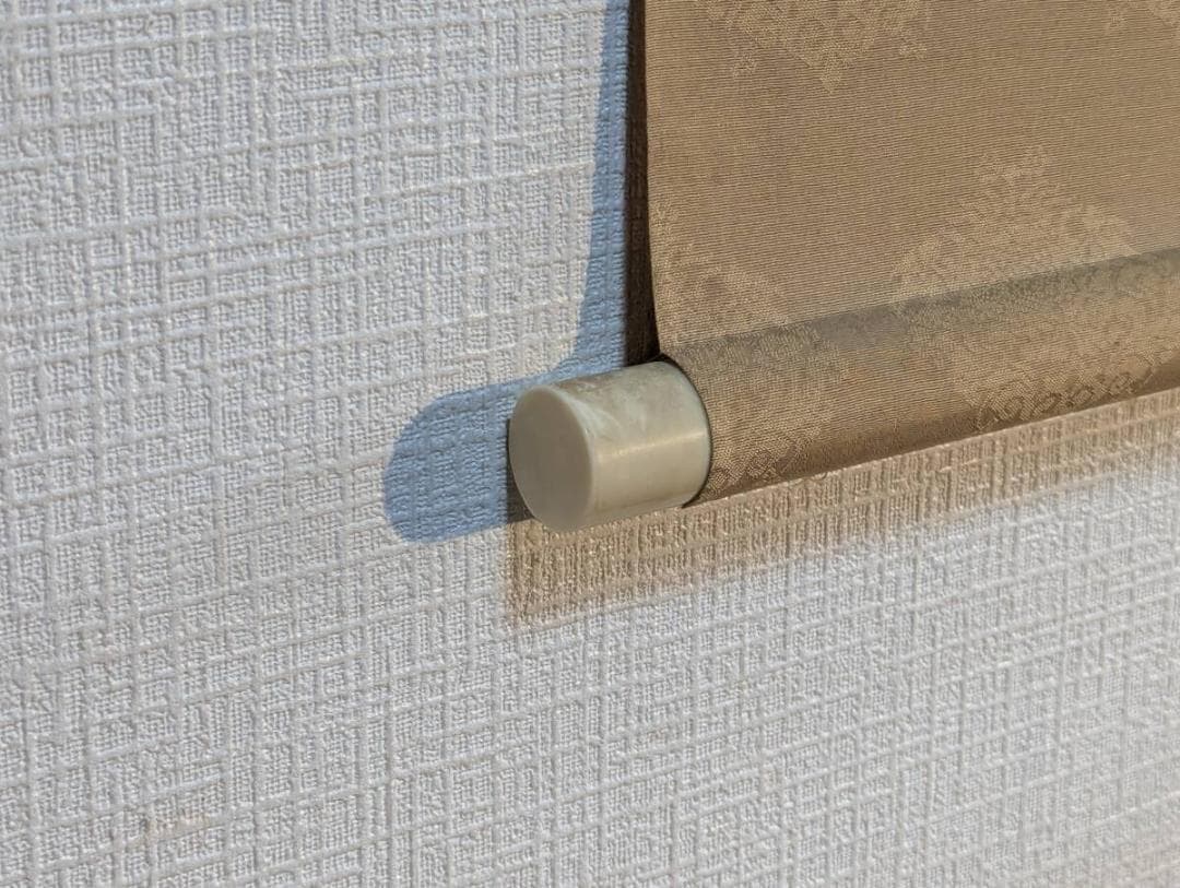 【真作】掛軸　山下大成　縁起の良い夫婦鯉図掛軸　紅白と黒鯉の彩色画　U152