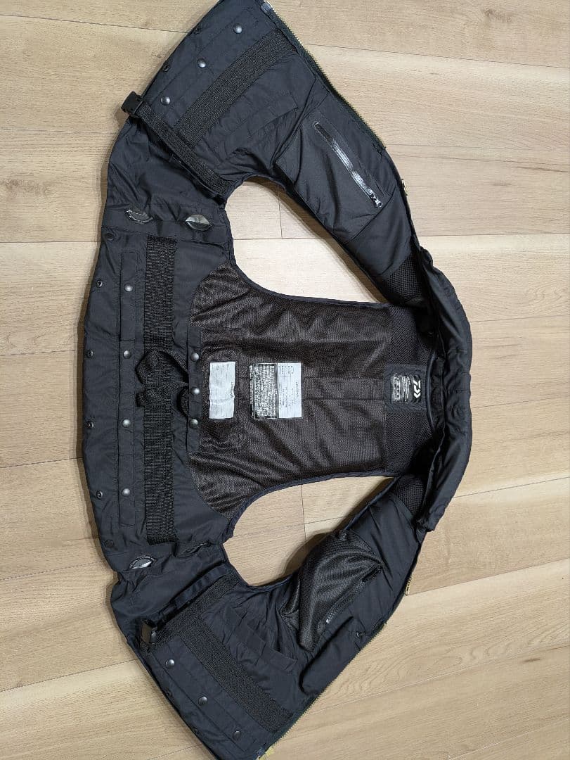 Daiwa Tournament ライフジャケット 黒/金