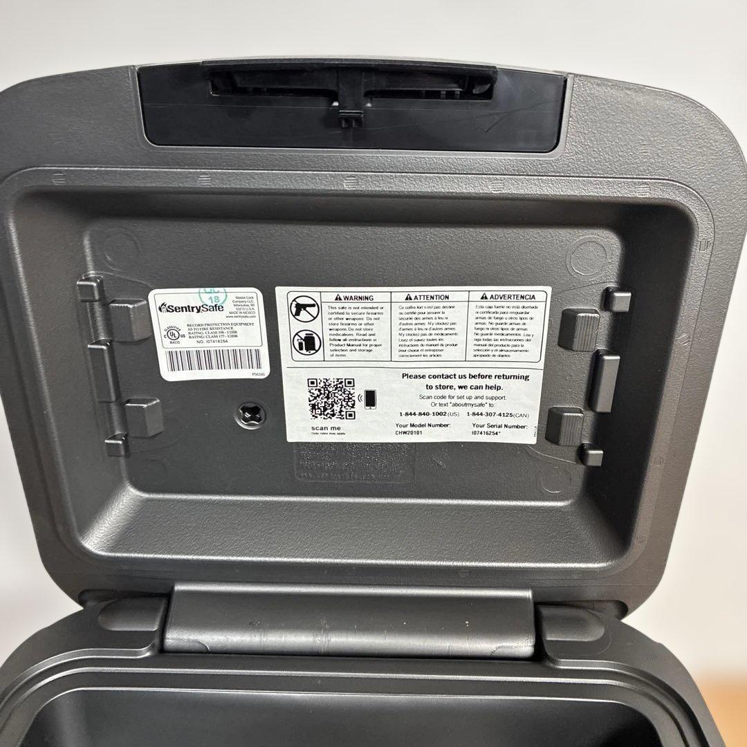 SentrySafe セキュリティケース 鍵２個付き　耐火 防水