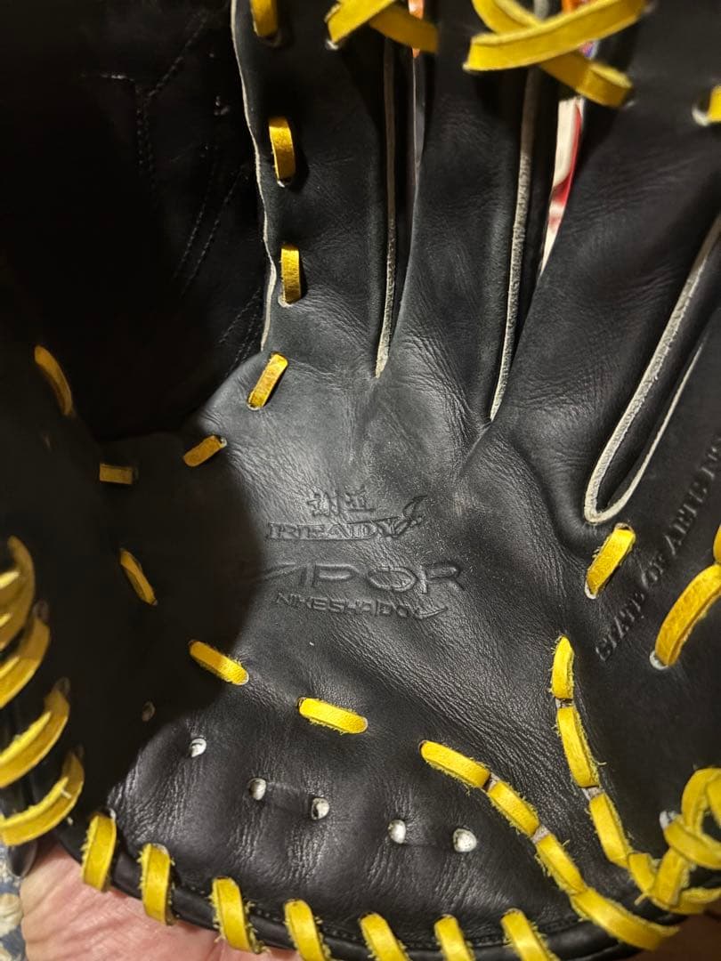 ナイキ硬式グローブ