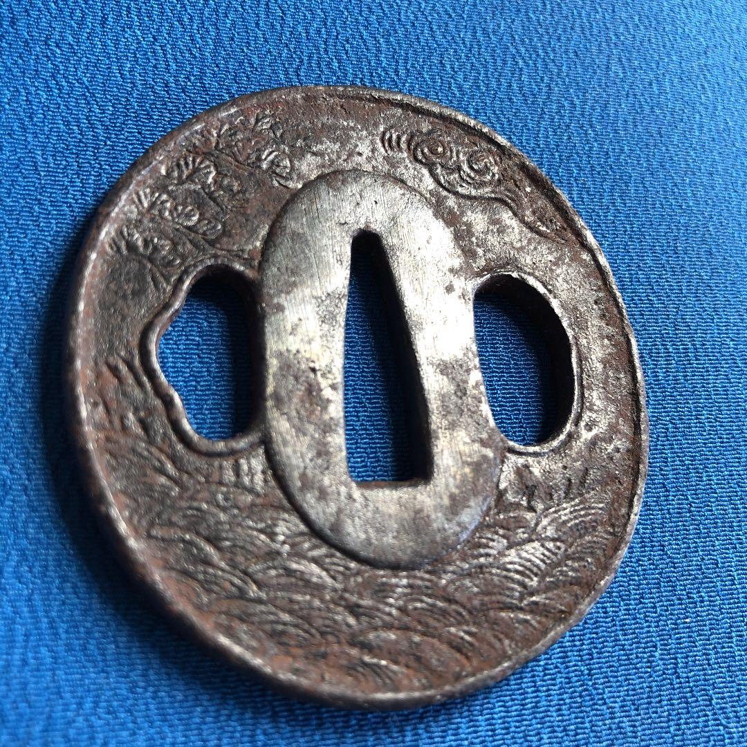 江戸時代の鉄製小鍔！草原にネズミ、松や波が刻まれた逸品！縦5.6×横5.2cm
